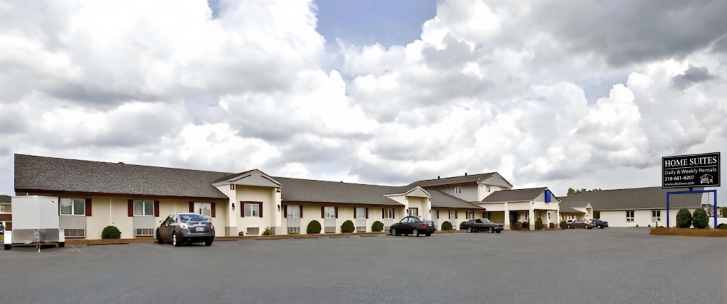 Hotel in Thief River Falls MN - Home Suites exterior