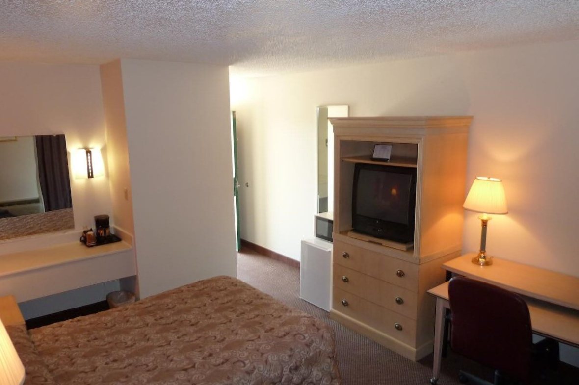 Three Queen Room