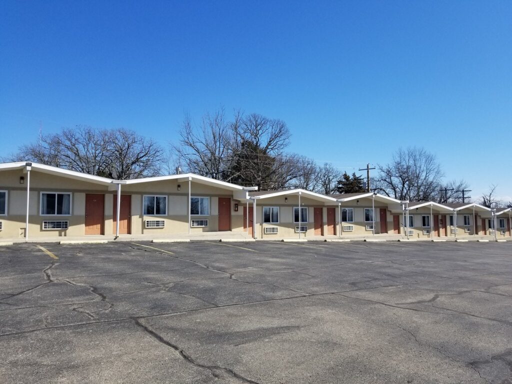 Drive-up rooms and free parking at Towne and Village Extended Stay, St. Robert, Missouri